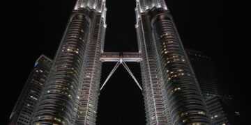 Love in the Air: The Most Enchanting Romantic Travel Destinations